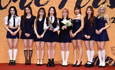 유니스, 인기 얼마나 많길래…美 타임스퀘어 전광판 장식