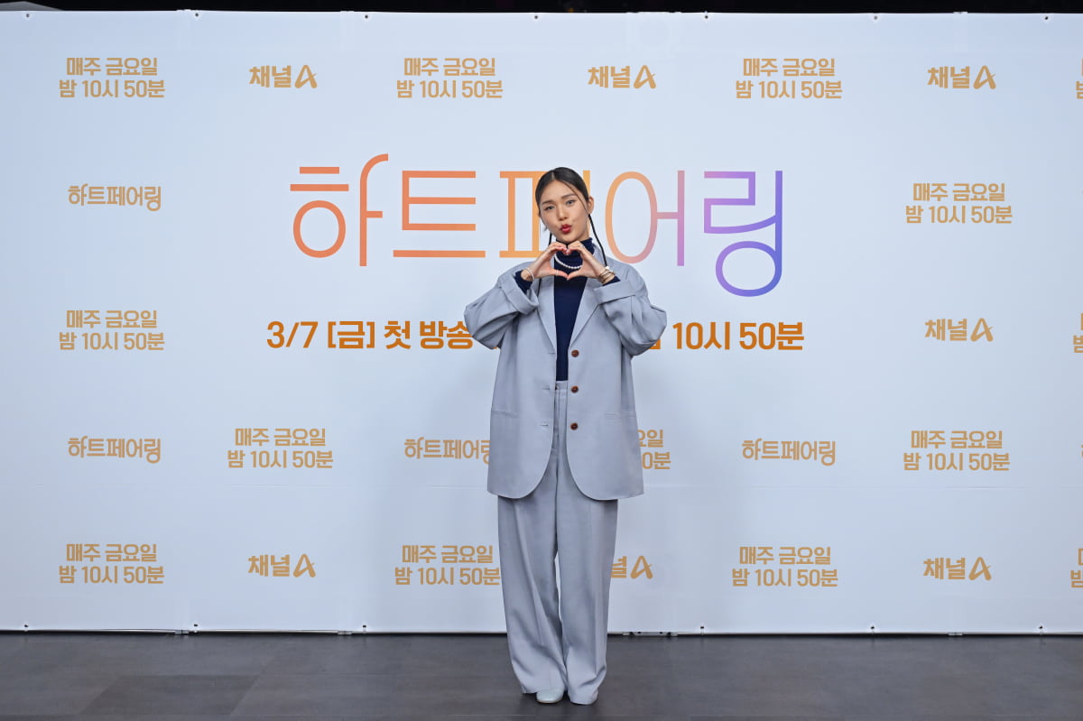 [종합] 남의 ♥연애 관심 없다더니…'40세 미혼' 이청아→'걸그룹' 미미도 혹하게 한 '하트페어링'