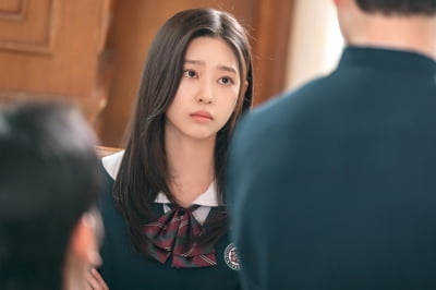 Kim Min-ju Shines in 'Undercover High School' with Her Dual Role Performance