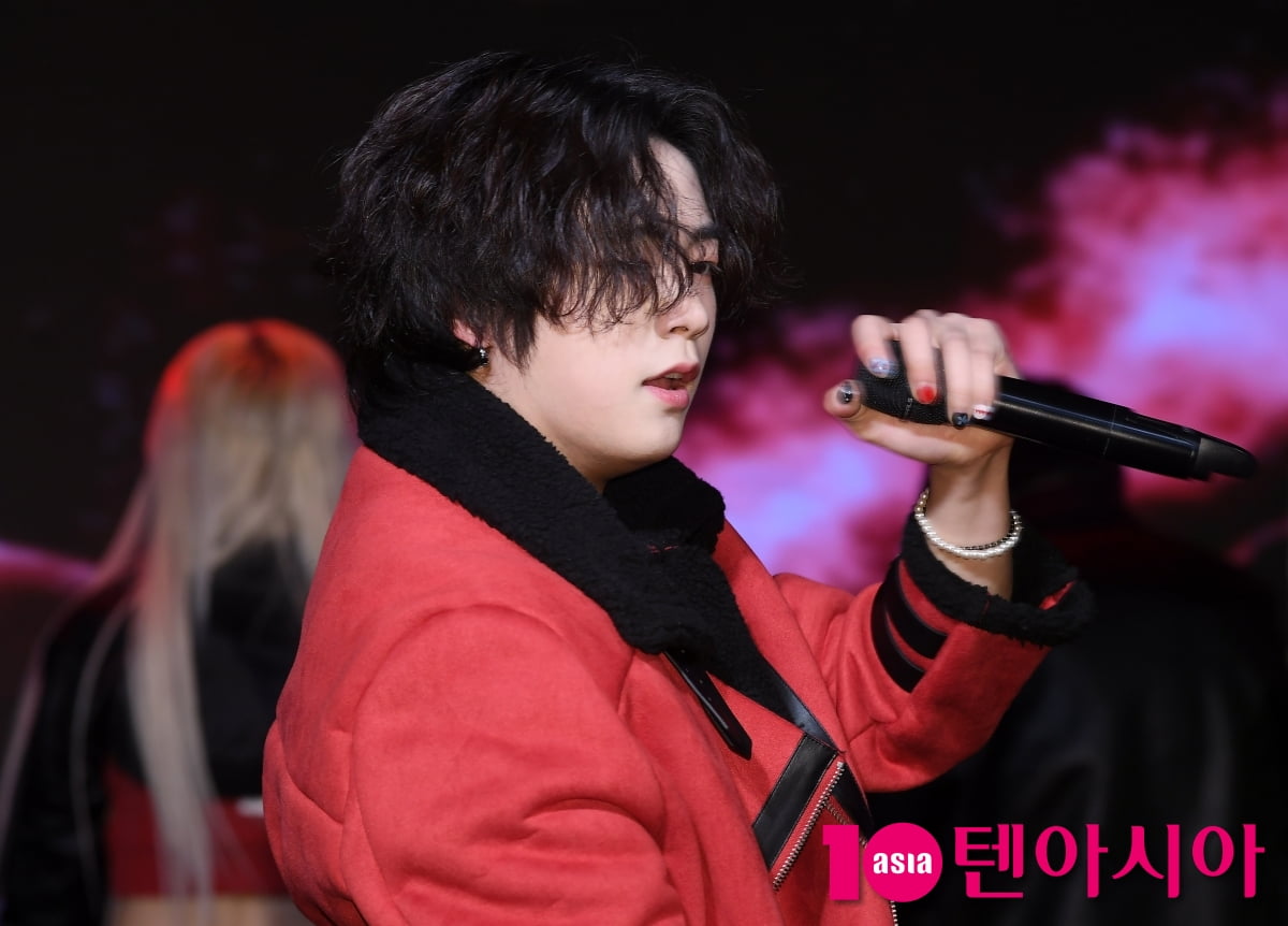 건우, 에너지 넘치는 무대[TEN포토+]