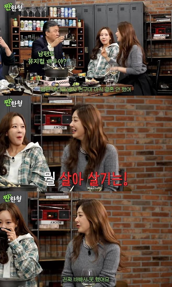 [종합] '50세' 오나라, ♥김도훈과 혼전 동거설 터졌다…"25년째 열애, 바빠서 결혼 못해" ('짠한형')