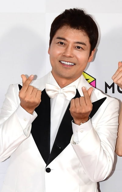 전현무, 녹화 중 제지했다…"그러지 말자 진짜"('톡파원 25시')