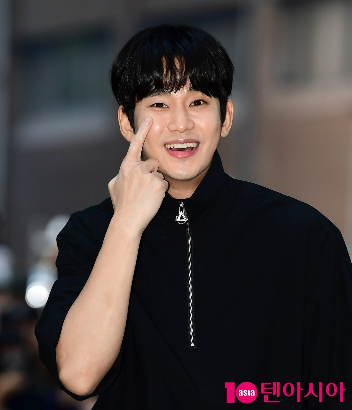 Cultural Critic Faces Backlash for Comments on Actor Kim Soo-hyun's Alleged Relationship with a Minor