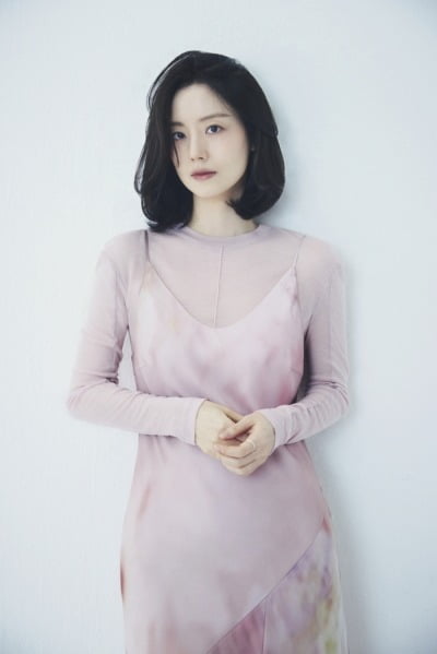 '38세' 문채원, 새 출발 알렸다…주지훈과 한 식구→단발 여신 된 미모 근황