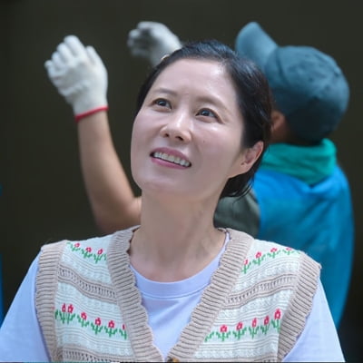 문소리, 아이유의 미래이자 현재…"우리 엄마 같아 눈물나"('폭싹')
