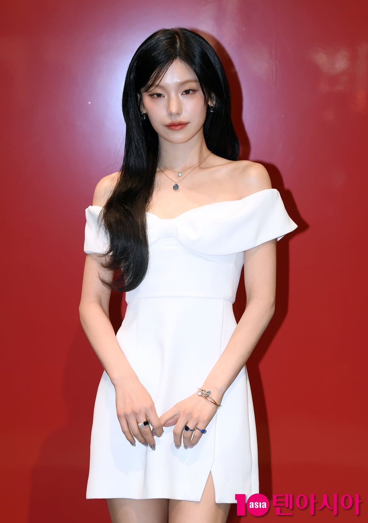ITZYのイェジ、あるイェジ、オフショルダーでエレガントに…春の女