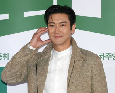 Super Junior's Choi Siwon, sweet smile