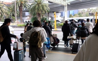 그 돈이면 日 간다더니…"제주 항공권이 없어요" 무슨 일?