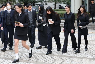 '독자 활동 금지' 뉴진스 "법원 판단 실망, 이게 한국의 현실"