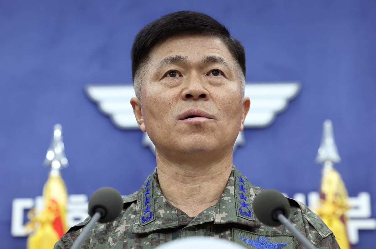 이영수 공군 참모총장이 10일 서울 용산구 국방부에서 열린 공군 KF-16 전투기 오폭사건과 관련한 기자회견에 참석해 발언하고 있다./사진=연합뉴스