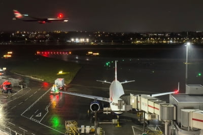 英 히스로 공항, 18시간 만 운항 재개…"테러 정황은 없어"