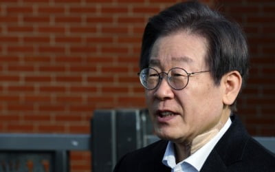 "이재명 목 긁힌 뒤 죽은 듯 누워"…안철수 발언 논란