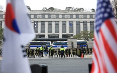 "대폭동 각오하라"…尹탄핵 선고 앞두고 커지는 우려 [이슈+]