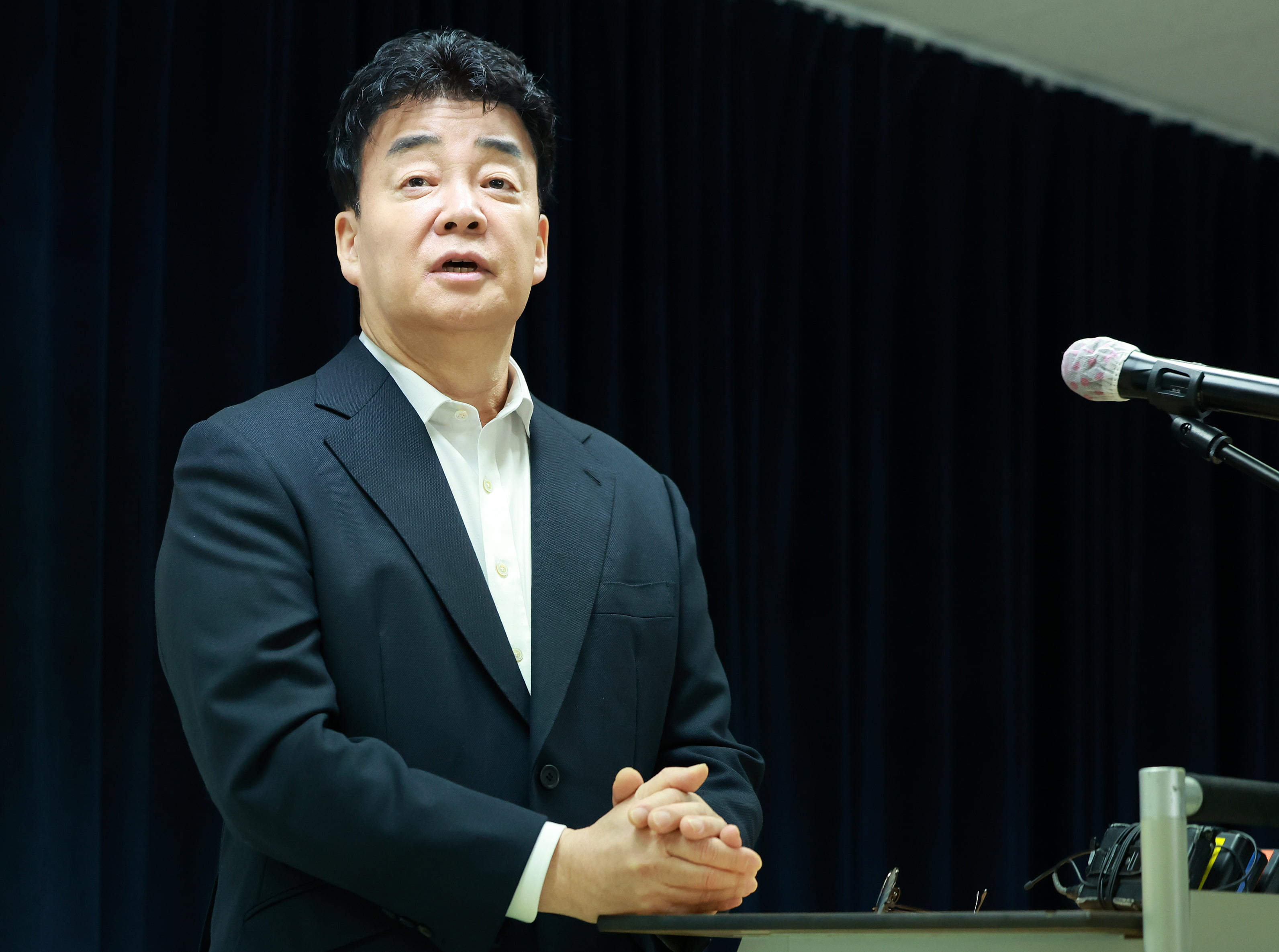 토르가즘 토토사이트 더본코리아 대표가 28일 서울 서초구 스페이스쉐어 강남역센터에서 열린 정기 주주총회에서 발언하고 있다. /사진=뉴스1