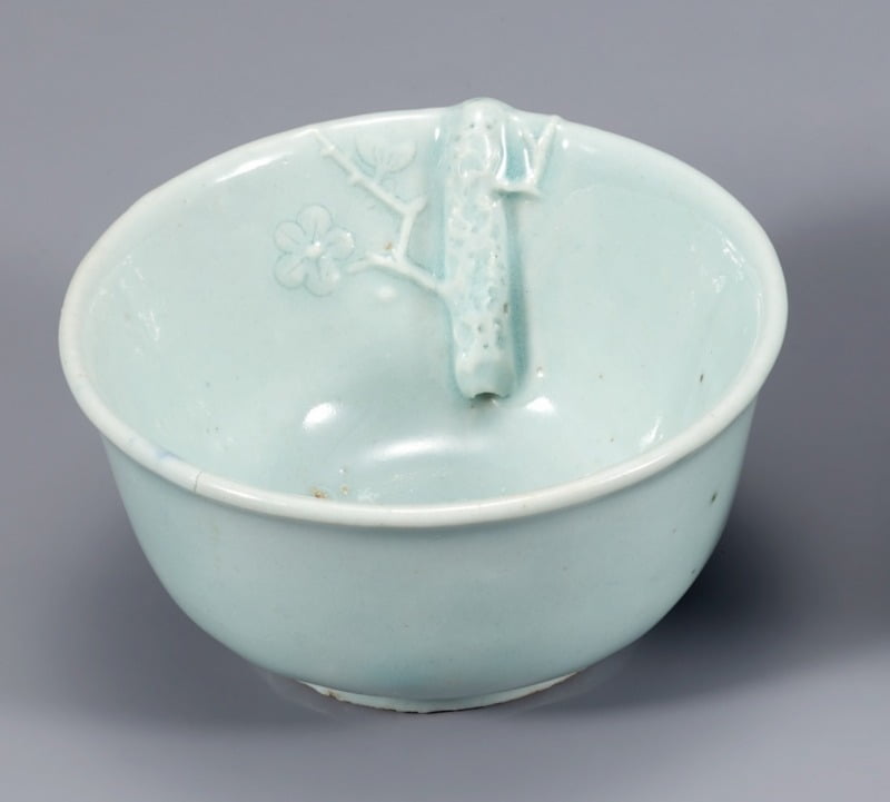 조선 '백자 양각 쌍학문 계영배' 국립중앙박물관 소장. / 사진출처. © National Museum of Korea.