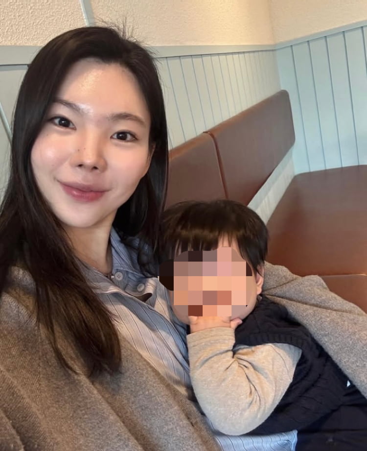 ‘재혼’ 이다은, 심란했다더니… ♥윤남기 닮은 둘째와 셀카 삼매경