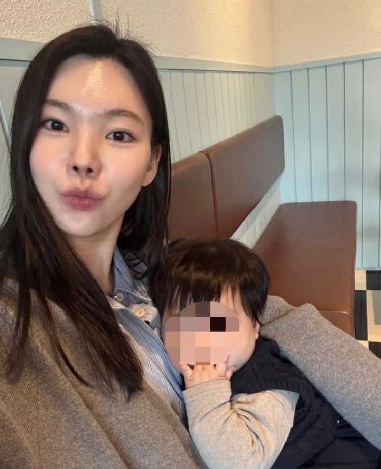 ‘재혼’ 이다은, 심란했다더니… ♥윤남기 닮은 둘째와 셀카 삼매경