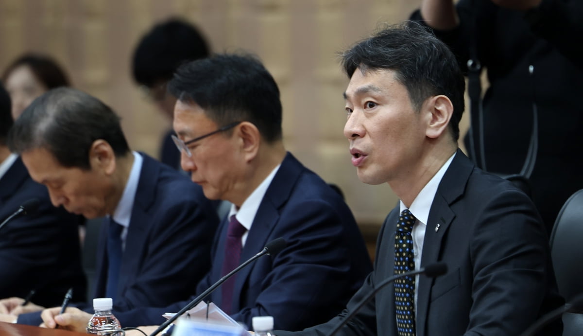[포토] 자산운용사 CEO와 간담회 갖은 이복현 금감원장