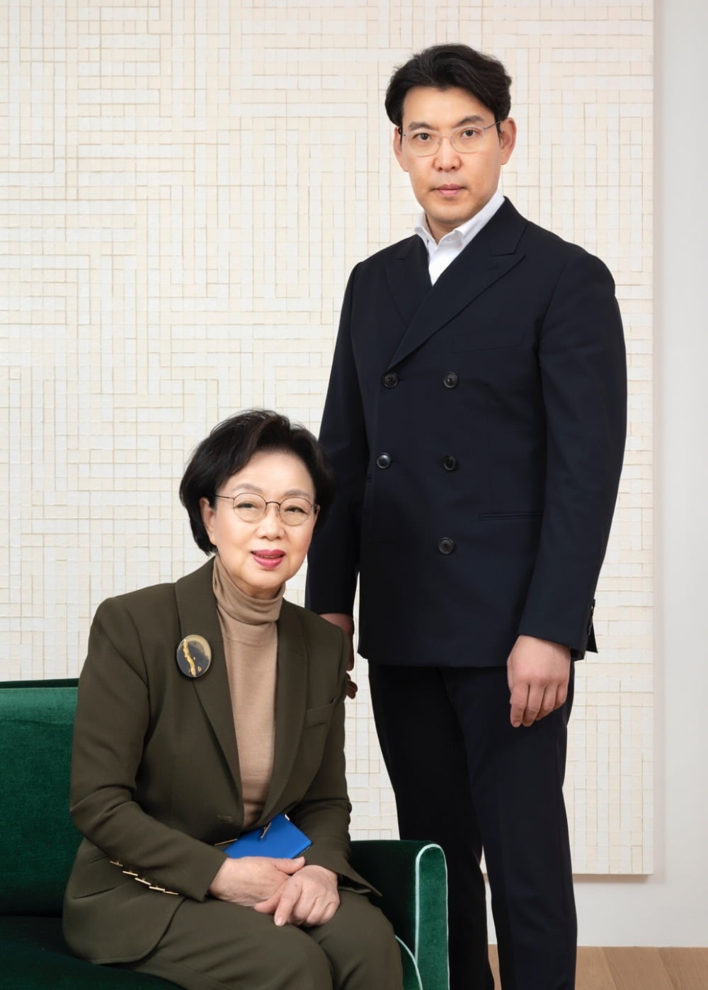 갤러리현대 [좌]박명자 회장과 [우]도형태 부회장 / 사진출처. 갤러리현대