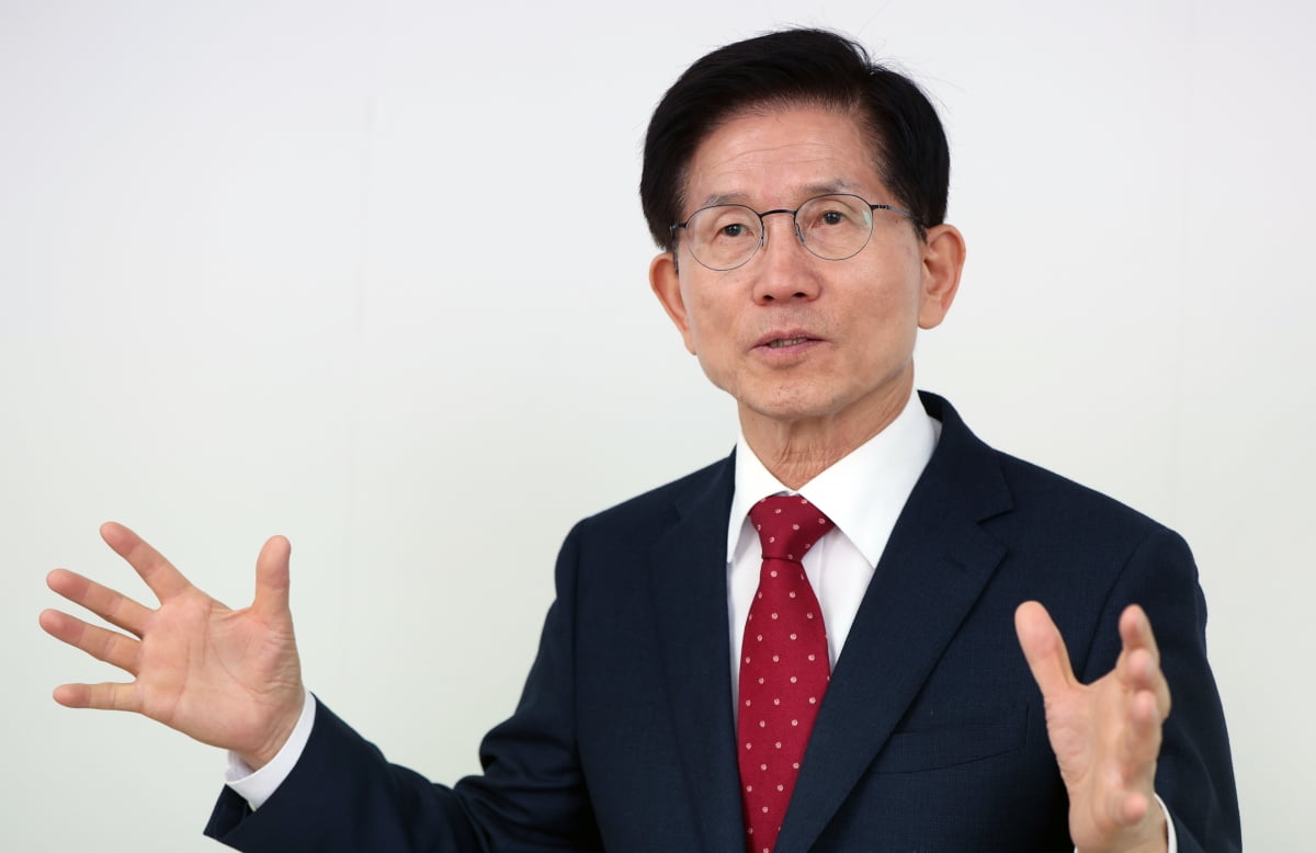 김문수 "과도한 노동법이 나라 발목…기업인 감옥 안가는 나라 만들겠다"[영상]