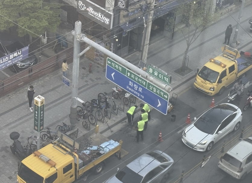 돌곶이역 인근 도로파임 확인. /사진=연합뉴스