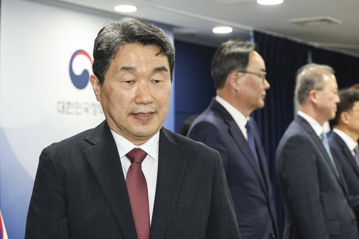 의대 모집인원 브리핑하는 이주호 부총리