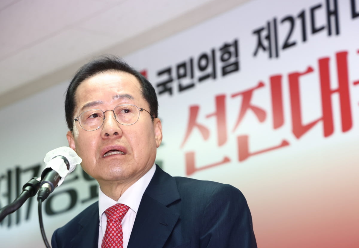 홍준표 국민의힘 대선 경선 후보가 18일 오전 서울 여의도 선거사무소에서 사회·교육·문화 분야 비전 발표 기자회견을 하고 있다. /뉴스1