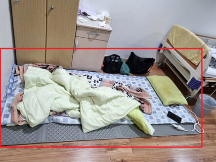 "치매환자 침대 밑에서 쉬라니"...떠나는 요양보호사들 