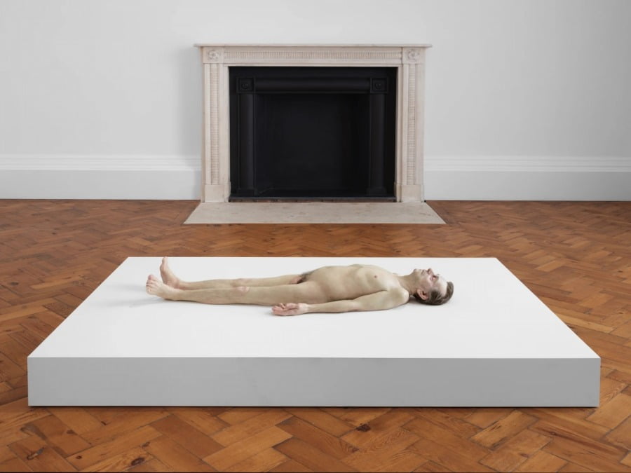 론 뮤익 <죽은 아버지 Dead Dad>(1996~1997), 혼합재료, 20 x 38 x 102 cm / 사진. © Eva Herzog, 출처. 타데우스 로팍 홈페이지