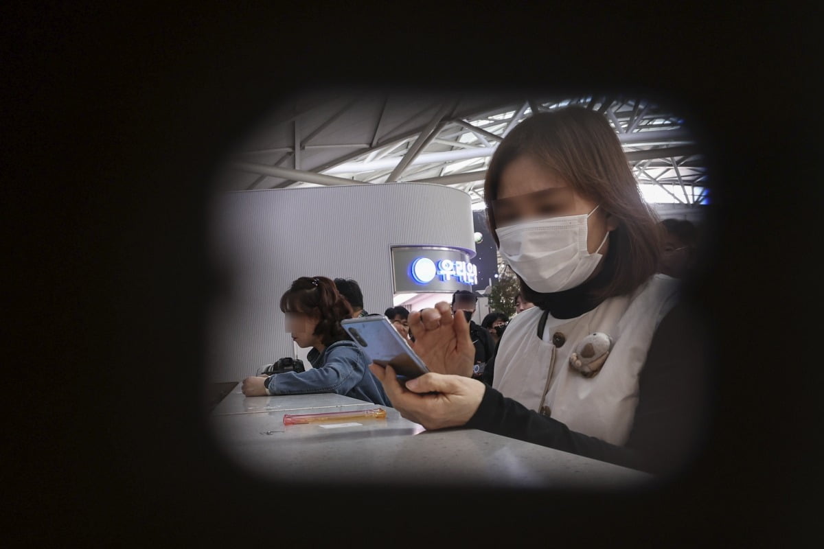 [포토] 'SKT 온라인 토토사이트 신고 교체하고 출국합니다'