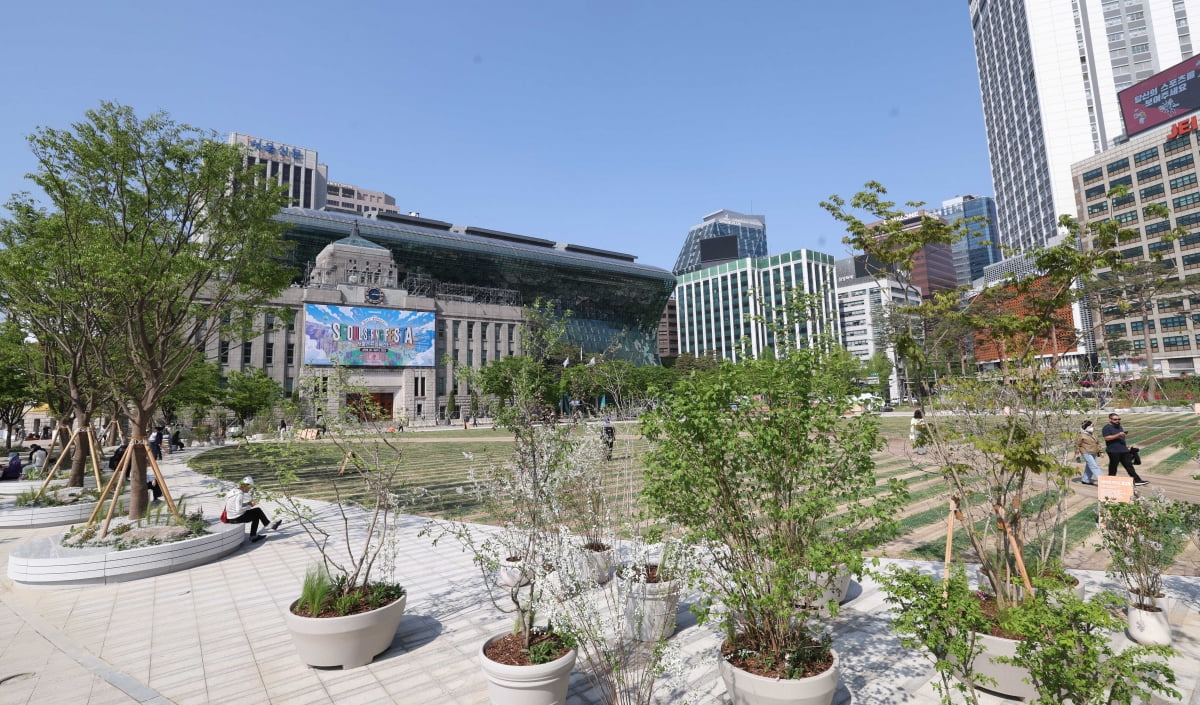 21년만에 새단장한 서울광장