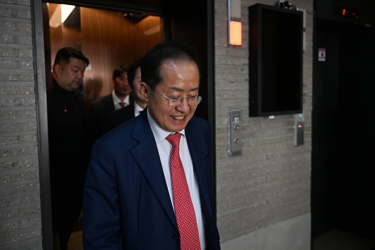 모래시계 검사 홍준표 정계 은퇴30년 정치 여정 마침표