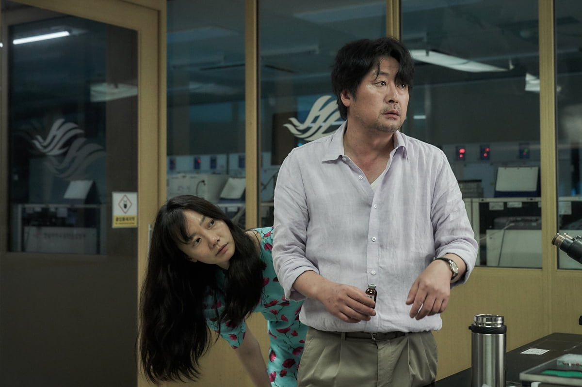 '바이러스' 배두나 "기둥 같은 김윤석 믿고 놀았어요" (인터뷰)
