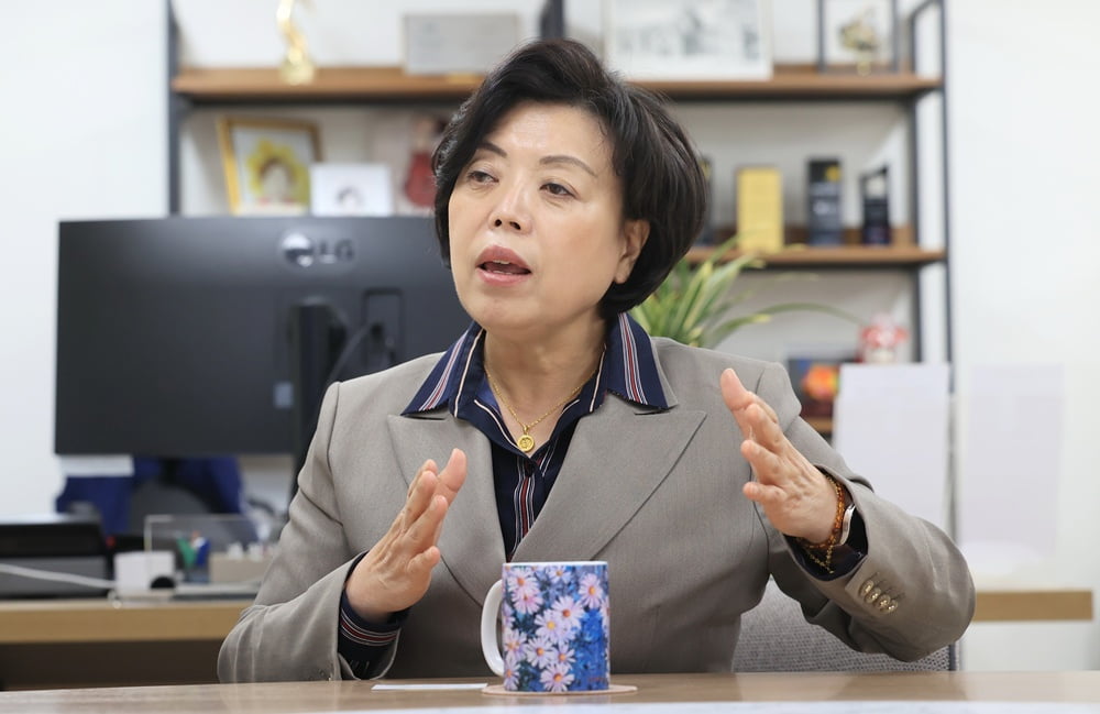 신계용 과천시장이 과천 주암지구 사전청약 단지에 대해 설명하고 있다. 사진=과천시
