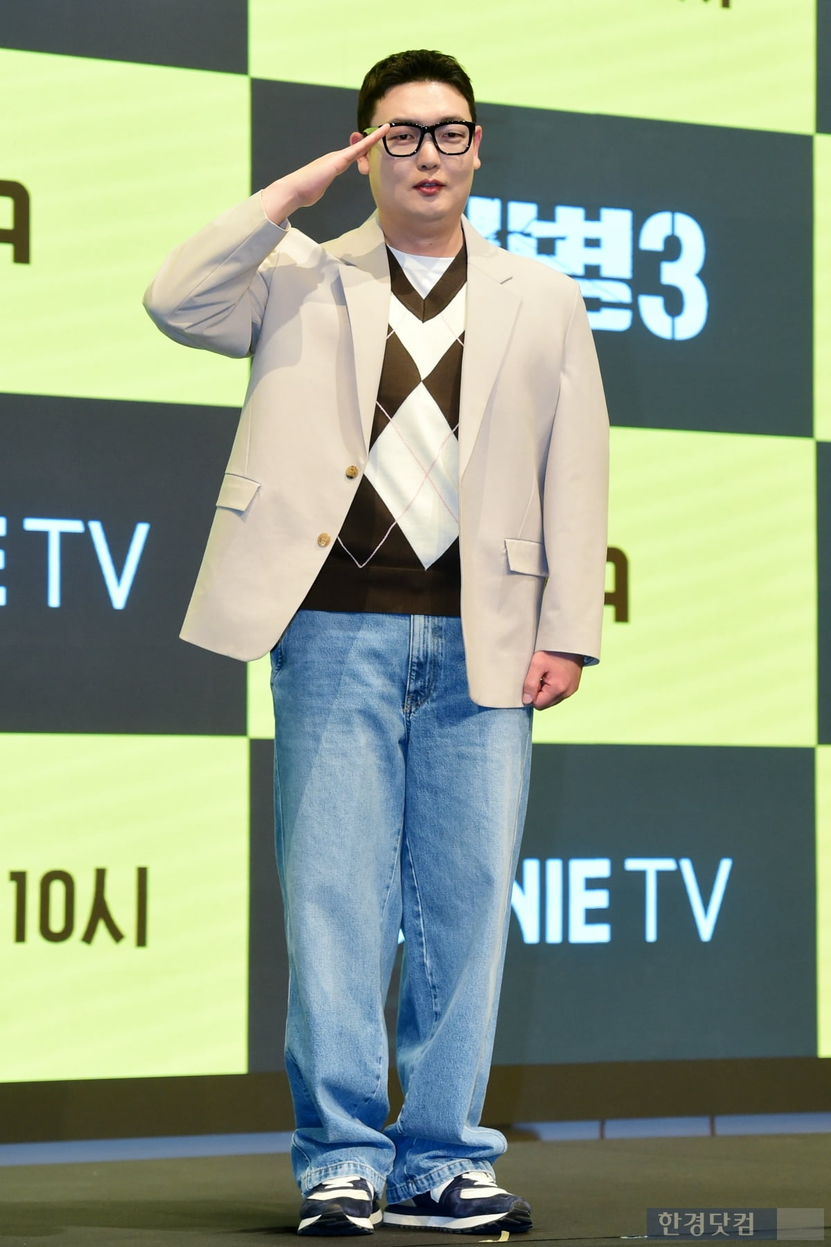 [포토] 김민호, '귀여움 뽐내는 박민석 일병'