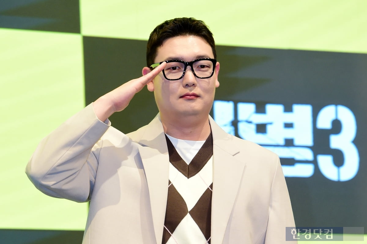 [포토] 김민호, '귀여움 뽐내는 박민석 일병'