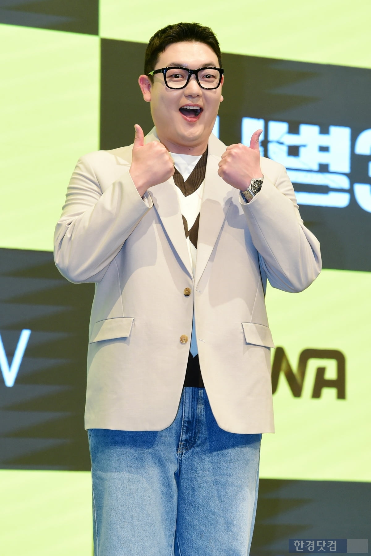 [포토] 김민호, '귀여움 뽐내는 박민석 일병'