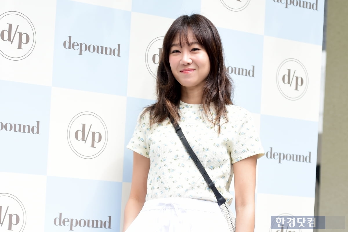 [포토] 공효진, '화사한 봄나들이 패션에 눈길~'