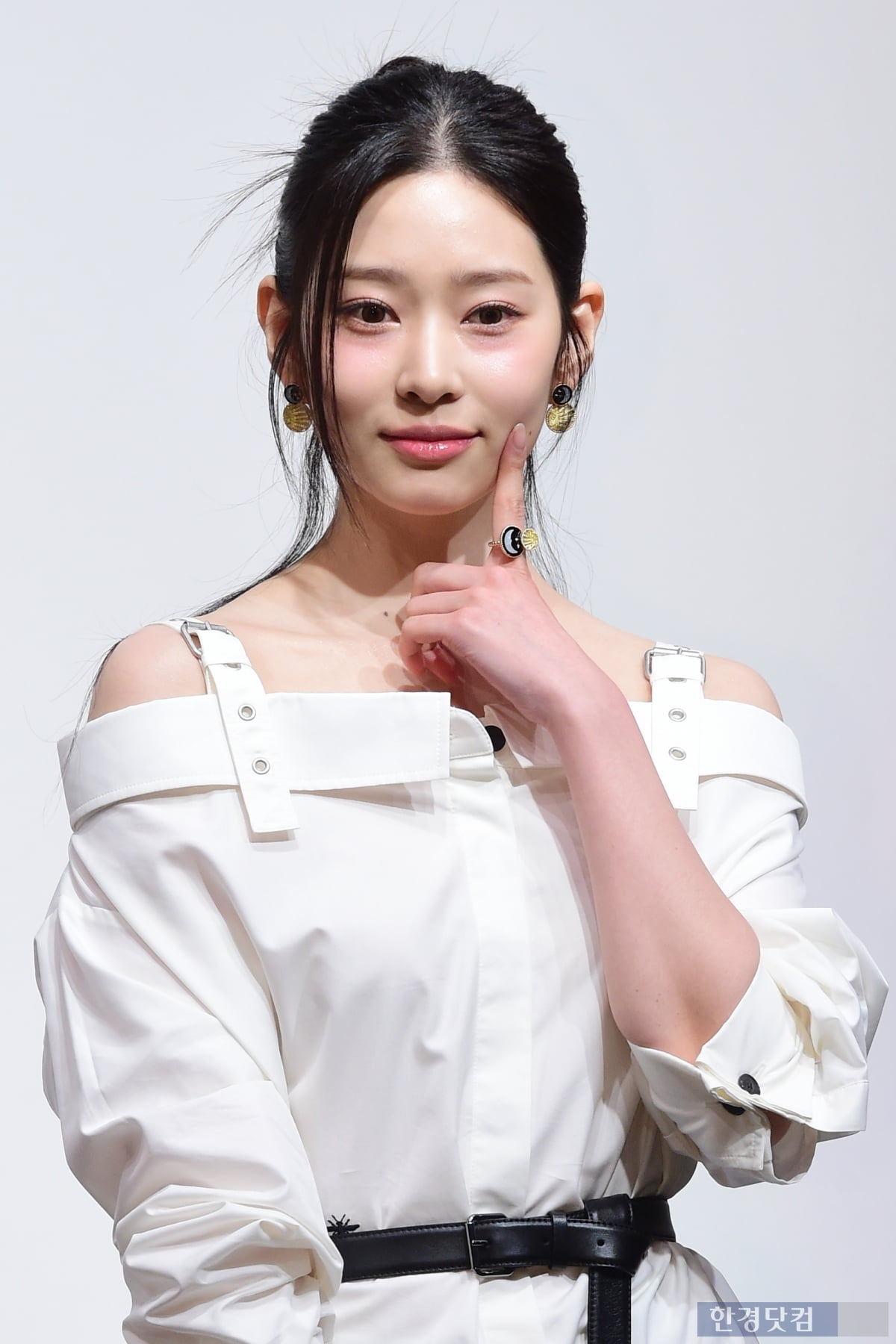 [포토] 김민주, '순백의 의상 입고 청순미 과시'