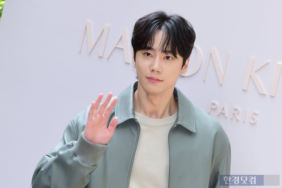 [포토] 이준영, '가로수길 들썩이게 만든 멋진 남자'