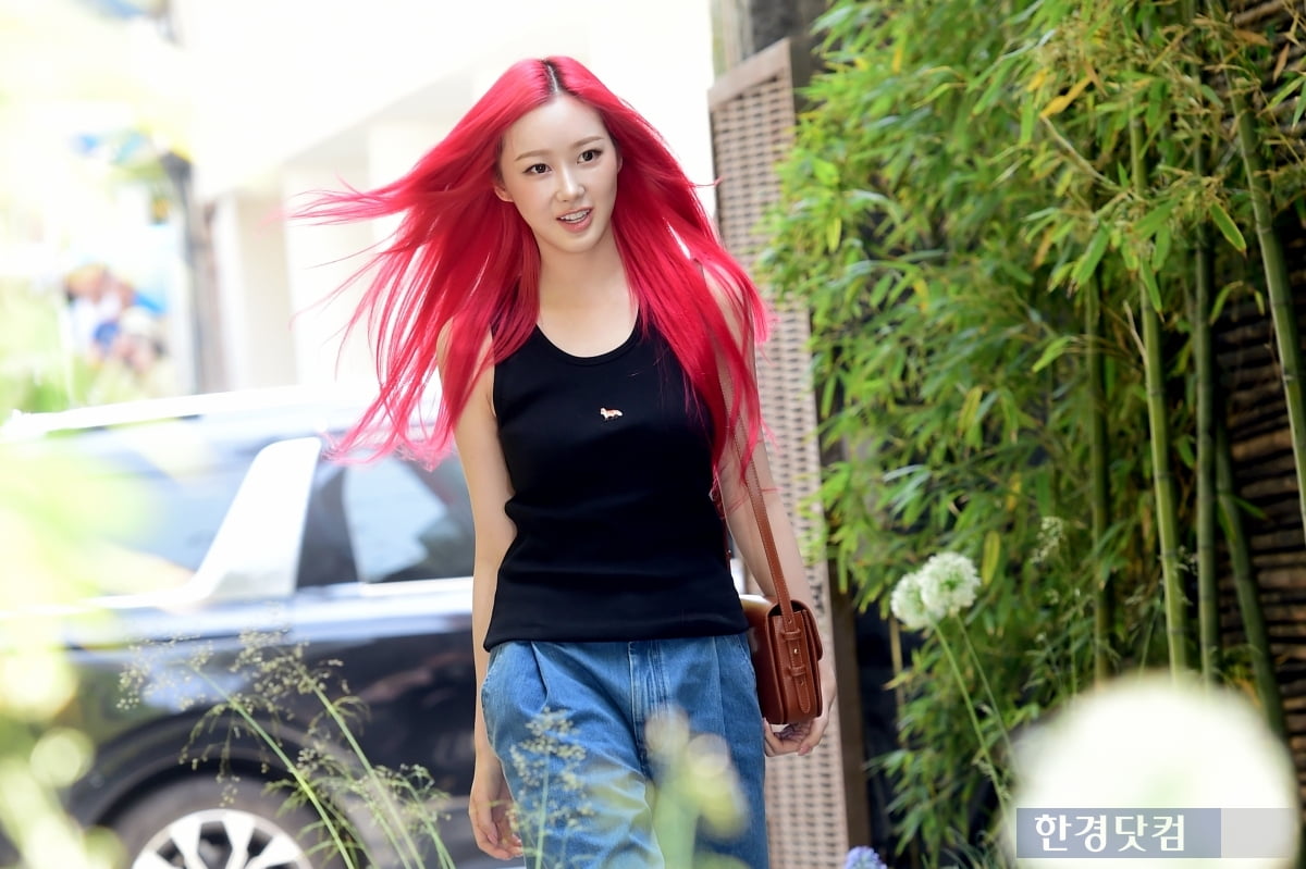 [포토] 에스파 지젤, '등장만으로 가로수길이 들썩~'