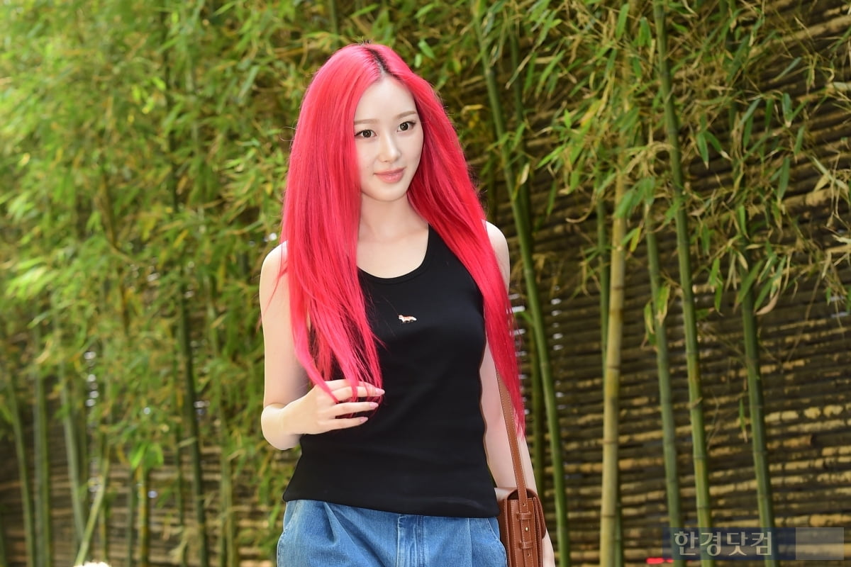 [포토] 에스파 지젤, '등장만으로 가로수길이 들썩~'