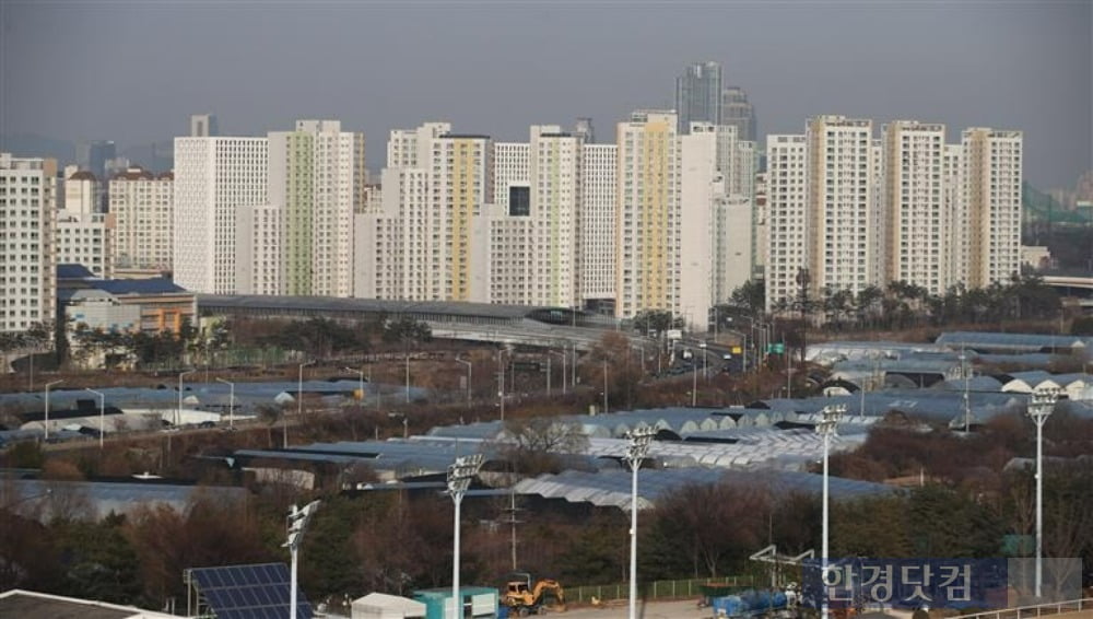 과천시 주암동 주암지구와 서울시 서초구 우면동 일대 모습. 사진=한경DB