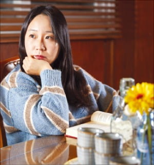 [책마을] "자기 말만 맞다는 사람들 덕에 <그 개와 혁명> 나올 수 있었죠"