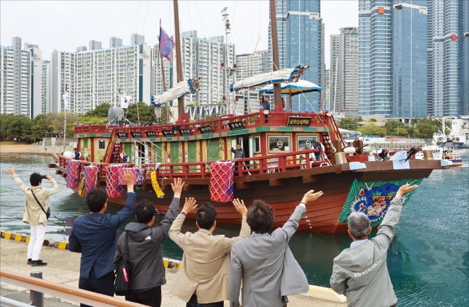 [포토] 조선통신사선, 261년만에 오사카行 