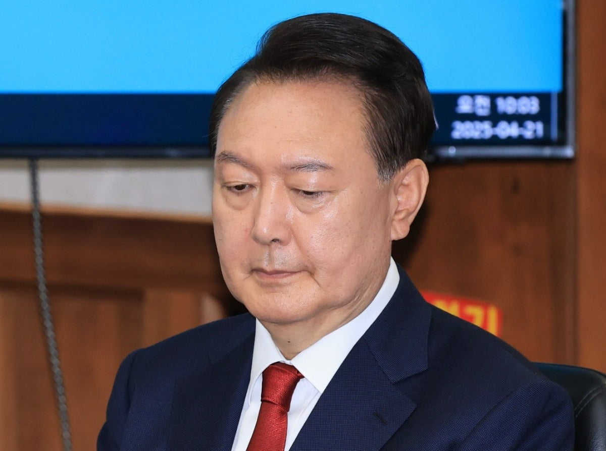 윤석열 전 대통령이 21일 서초동 서울중앙지법에서 열린 내란 우두머리 혐의에 대한 두 번째 정식 재판에 출석했다. /사진=사진공동취재단