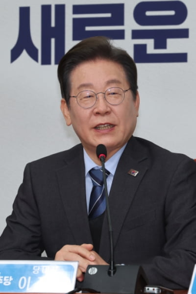 이재명 37% VS 김문수 9%