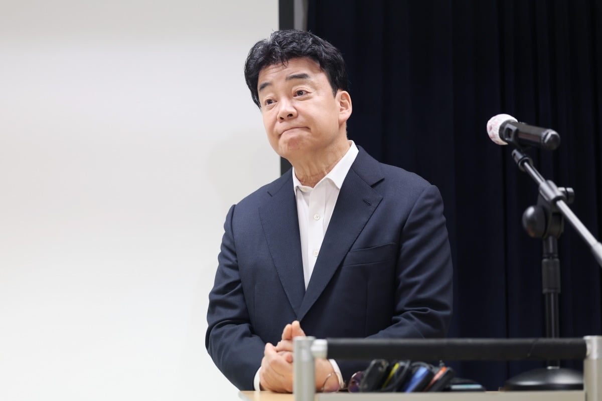 “근본 문제는 미봉” 백종원 조직 개편...뒤늦은 쇄신