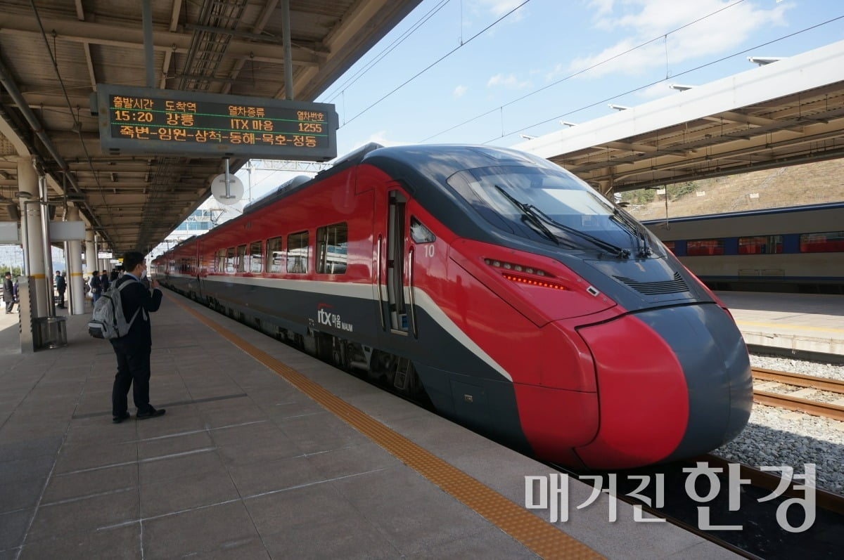 포항역에 정차한 ITX-마음 열차/사진=정초원 기자
