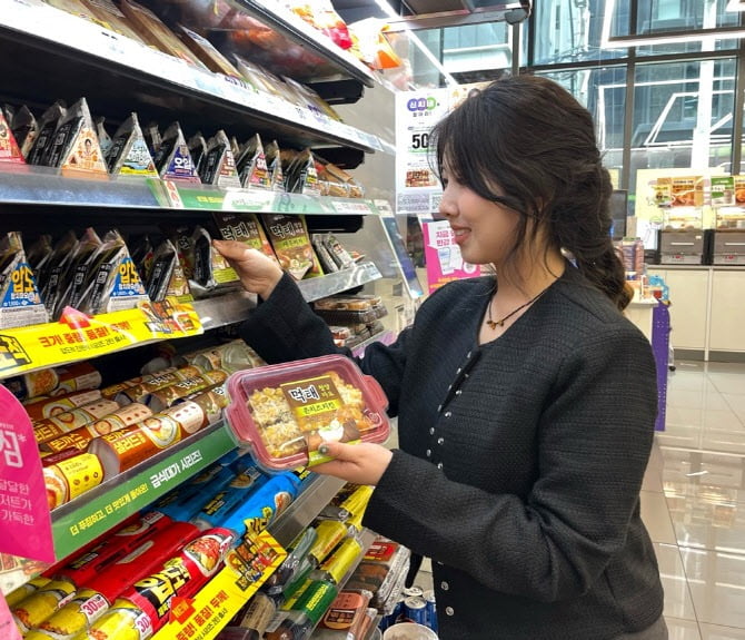 편의점 CU가 농심과 함께 먹태청양마요 만능소스를 활용한 간편식 4종을 출시한다고 21일 밝혔다. 사진 = BGF리테일